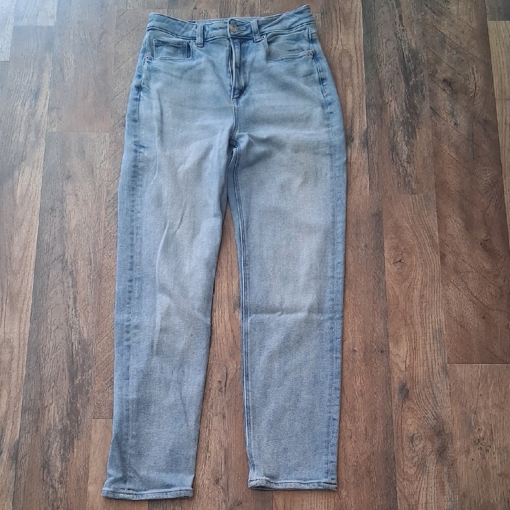 American Eagle Mom Straight Light Wash Jeans